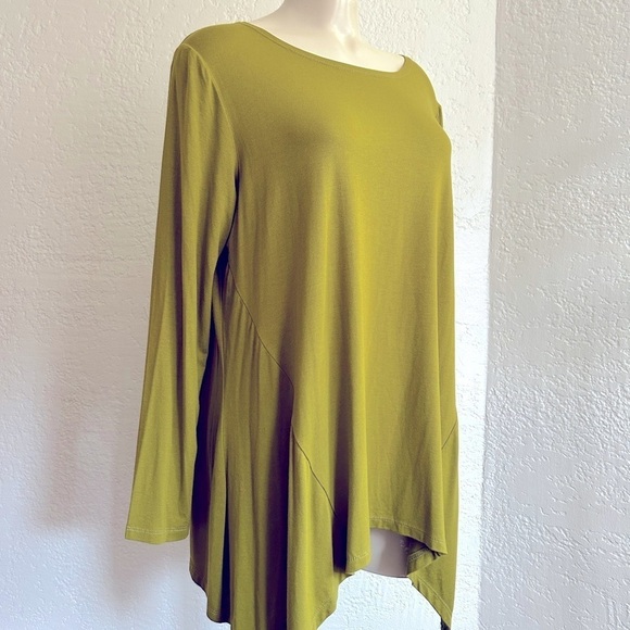 Alembika Mustard color uneven Oversize top sz 6. NWT AS IS - Picture 2 of 9